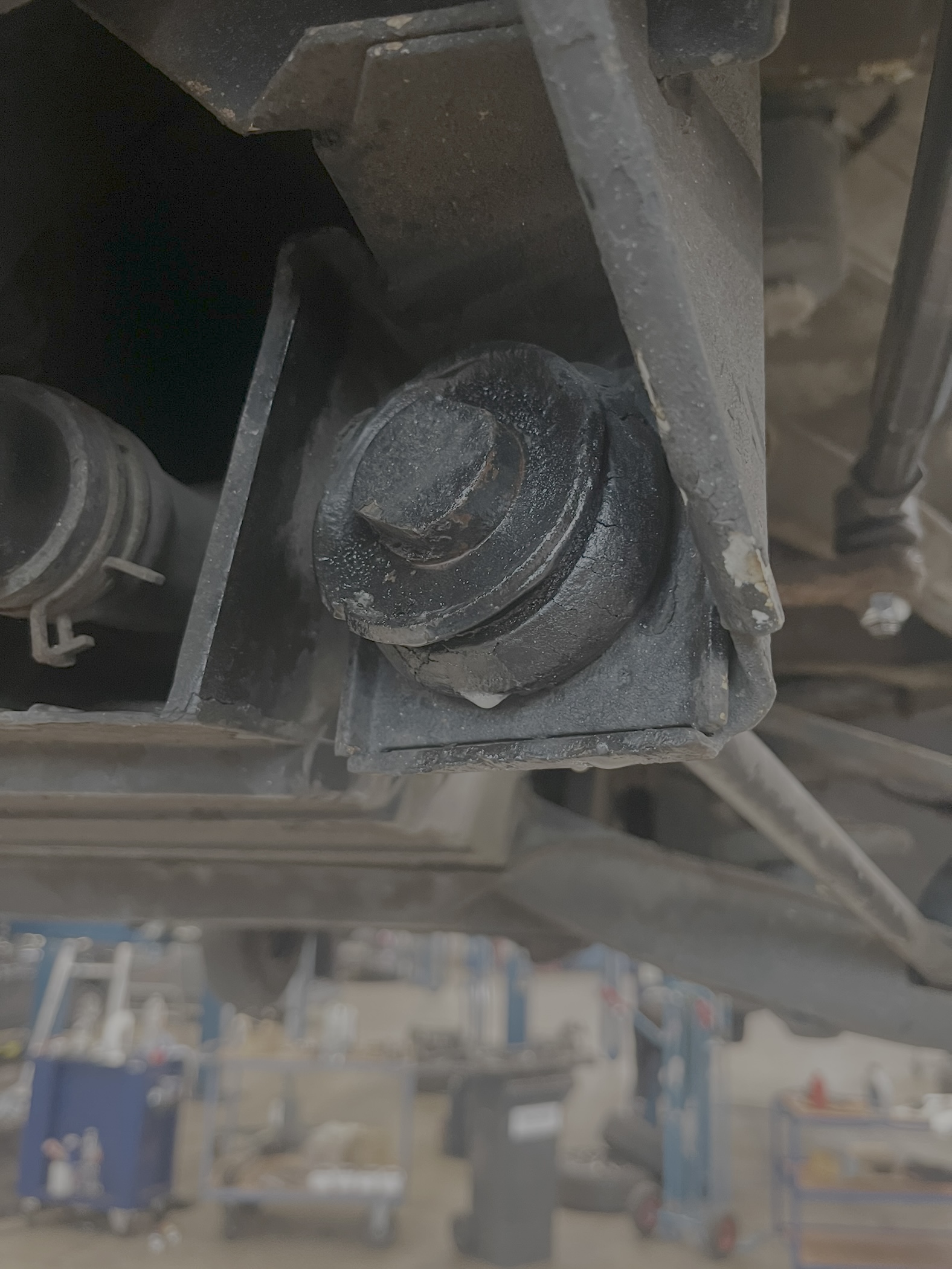 Achsstange_Befestigung_rechts